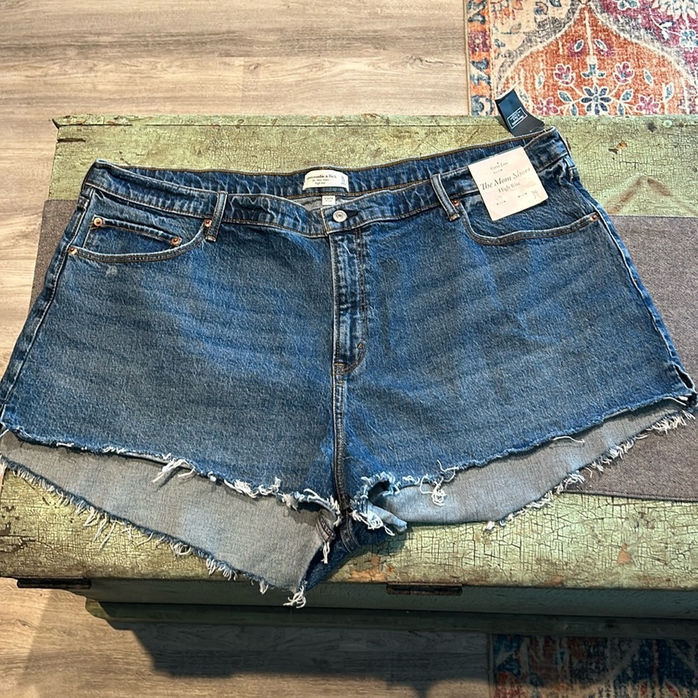 Abercrombie & Fitch Curve Love High Rise Mom Short size 36/22 NWT Cut-Off - Picture 2 of 6